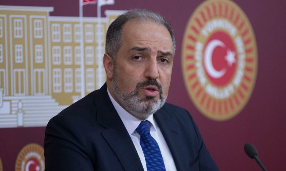 AKP'li Yeneroğlu, Erdoğan'ın isteği üzerine partisinden istifa etti